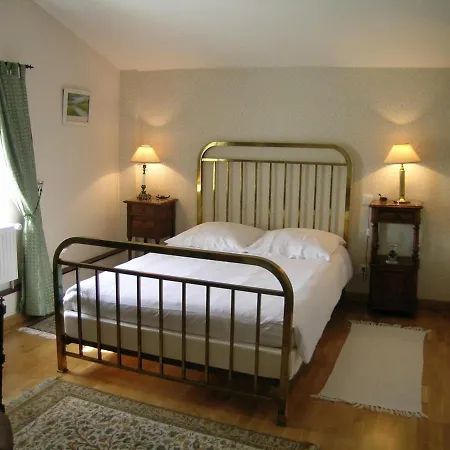 Chateau De Pernan Bed & Breakfast Avy